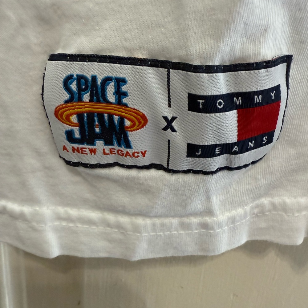 Tommy Hilfiger Kids White Graphic Tee‎ with Cartoon Design - Picture 4 of 4